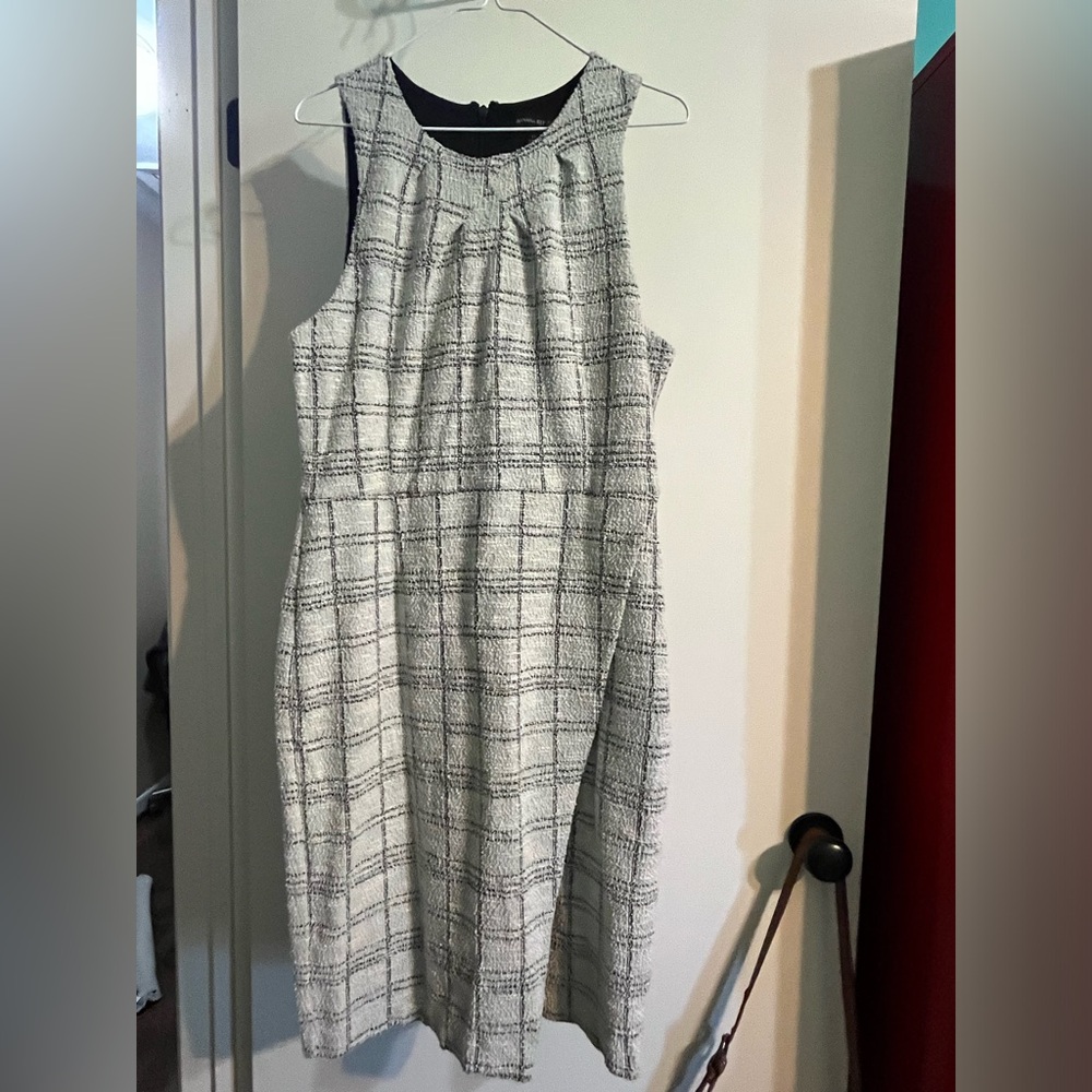 Banana Republic dress tweedy black-and-white in size 12. Lined. Great condition.
